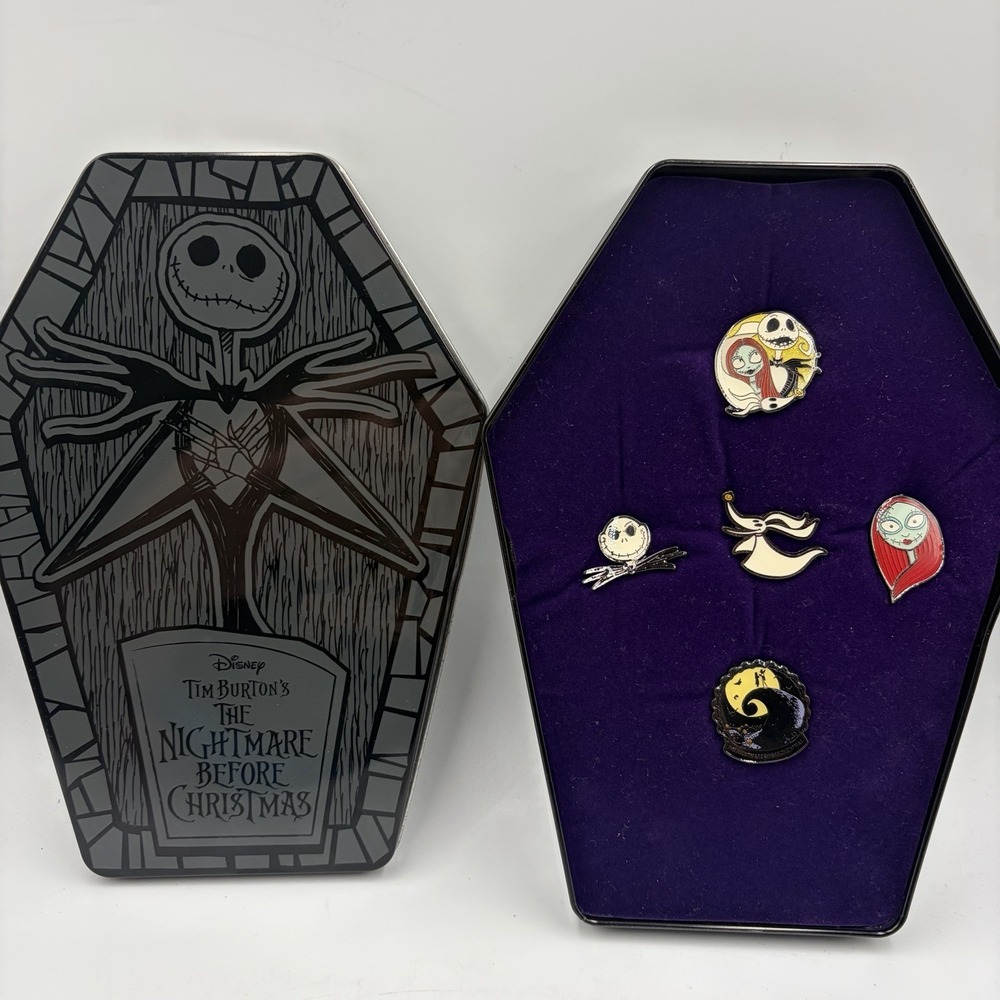 Disney The Nightmare Before Christmas Enamel 5 Pin Gift Set Coffin Tin Halloween